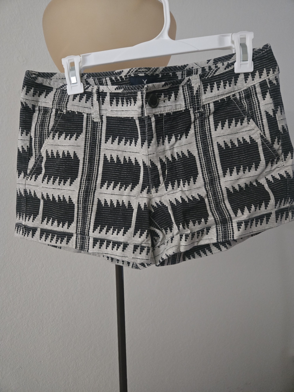 American Eagle Women's Black and Cream Geometric Jean Shorts